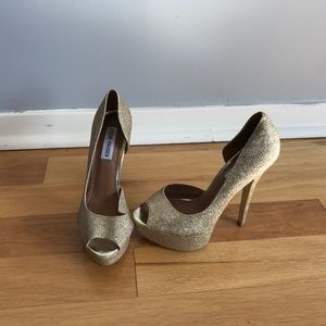 Steve Madden Gold Glittered Stilleto sandals